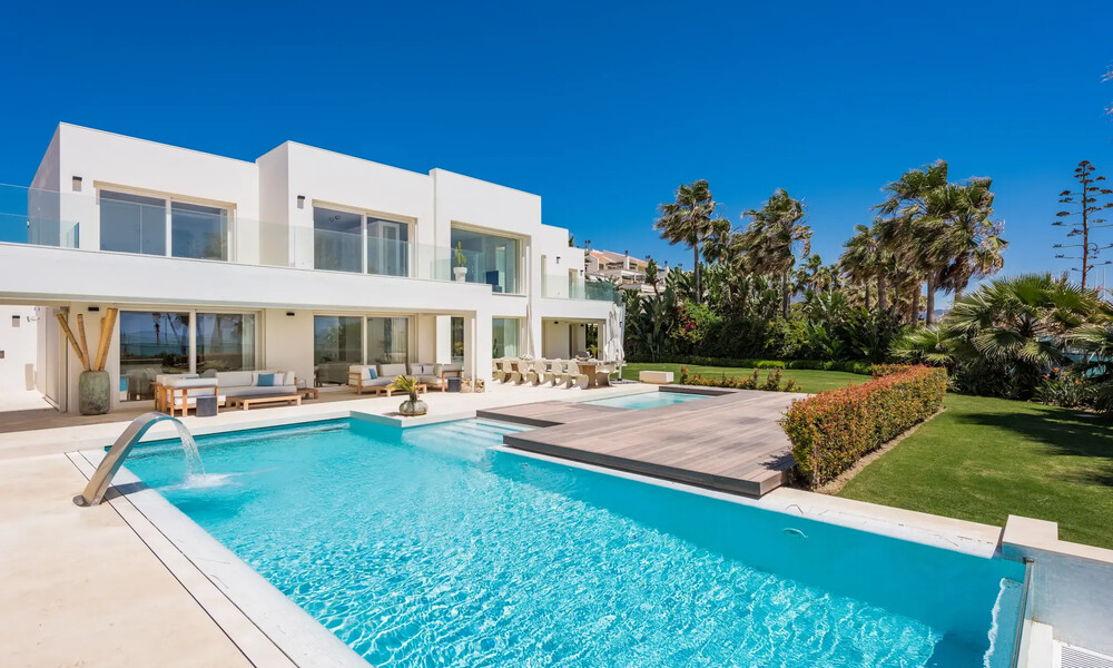 REF 009 6 BR BEACHFRONT VILLA 23