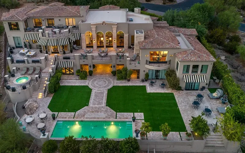 Paradise valley house full frame