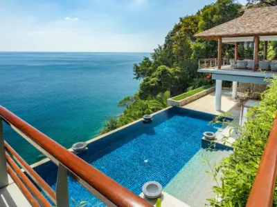 06 Swimming Pool Area