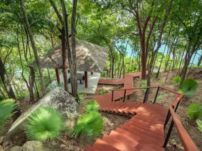 41 Walkway to the Ocean