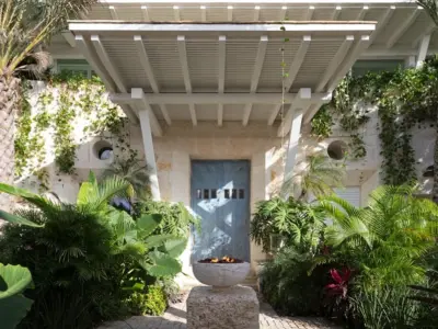 3 Entrance Front MG 4261