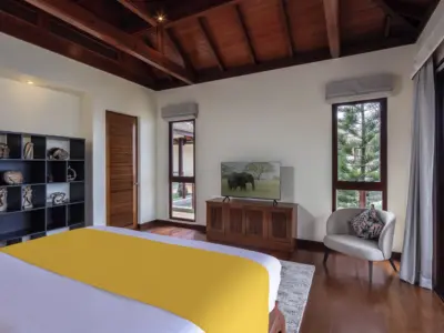 52 Villa Horizon Master Bedroom 1