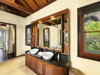 57 Villa Horizon Master Bedroom 1