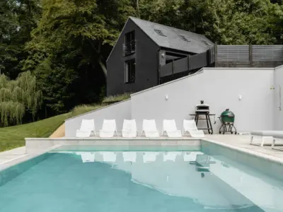 External Pool Area 8