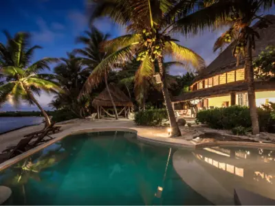 Foto Casa del Agua Noche Alberca