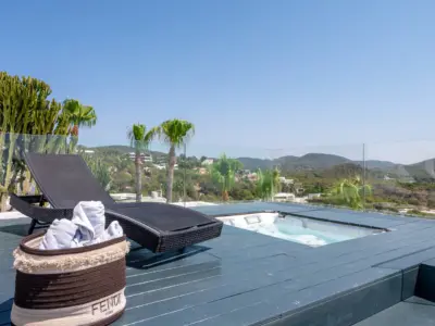 7d9e9966 e9ca 4a79 9a86 2065680e6d2b