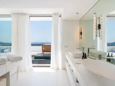 42c70d02 eb82 45d8 94e5 365c37b96176