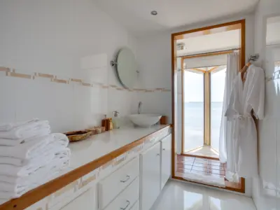 RB Room Big House Bathroom