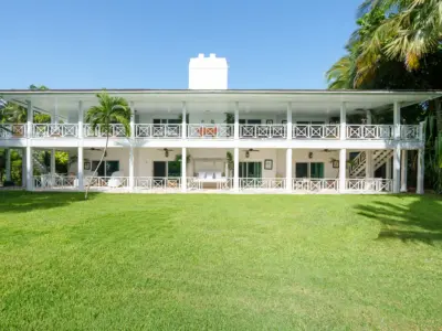 005 Villa Three Bees A7 B02152