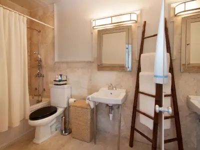 Beach cottage bathroom