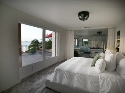 Mainhouse Master bedroom evening 2