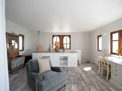 Mainhouse Master Bedroom living room