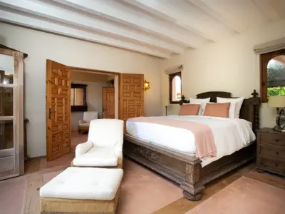 Mainhouse Terracotta Bedroom1