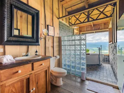 Ylang bathroom with a view
