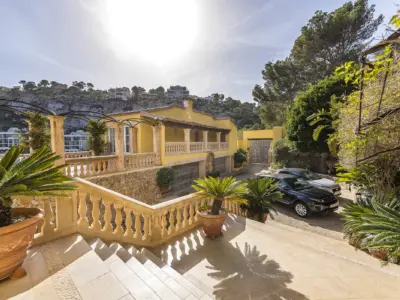 Yellow Castle Mallorca 1