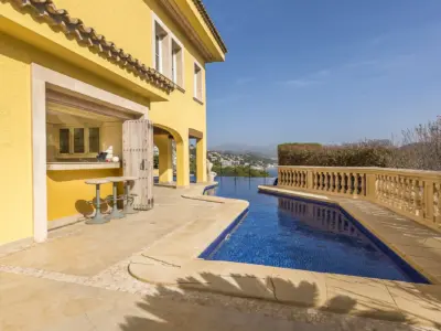 Yellow Castle Mallorca 3