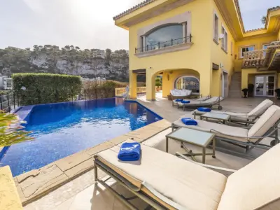 Yellow Castle Mallorca 4