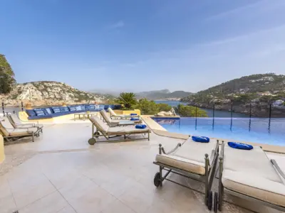 Yellow Castle Mallorca 5