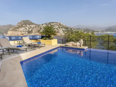 Yellow Castle Mallorca 6