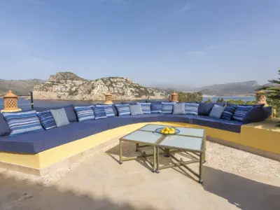 Yellow Castle Mallorca 7