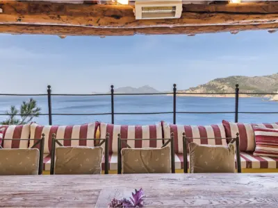 Yellow Castle Mallorca 10