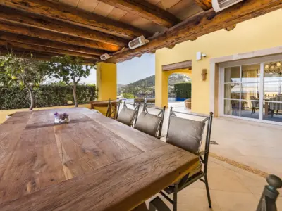 Yellow Castle Mallorca 12