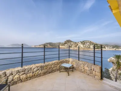 Yellow Castle Mallorca 47