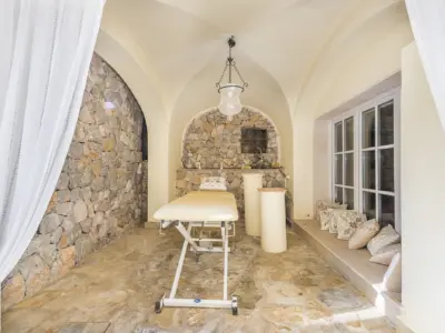 Yellow Castle Mallorca 62