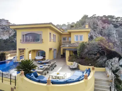 Yellow Castle Mallorca 64