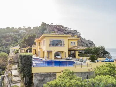 Yellow Castle Mallorca 65