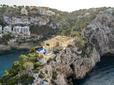 Yellow Castle Mallorca 66