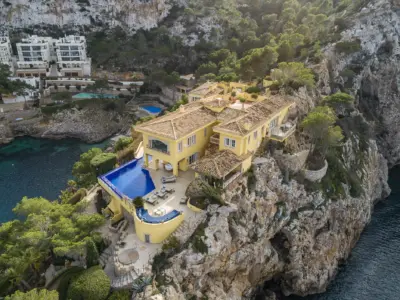 Yellow Castle Mallorca 67