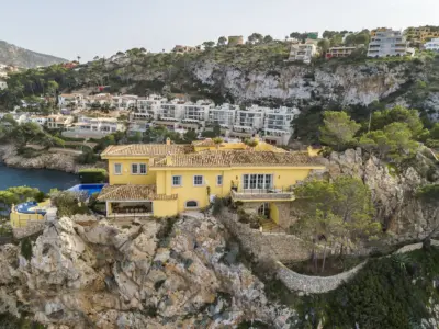 Yellow Castle Mallorca 68