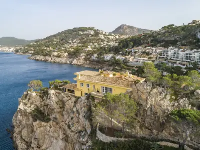 Yellow Castle Mallorca 69