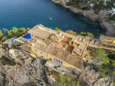 Yellow Castle Mallorca 70