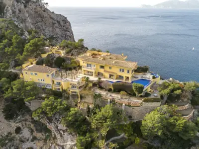 Yellow Castle Mallorca 73