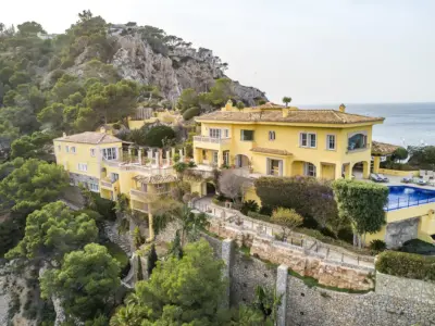 Yellow Castle Mallorca 76