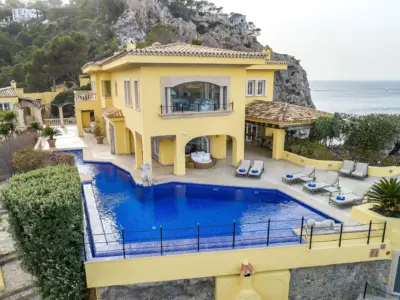 Yellow Castle Mallorca 77