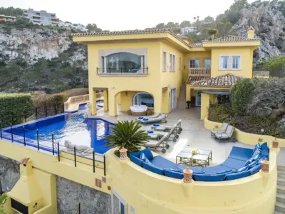 Yellow Castle Mallorca 78