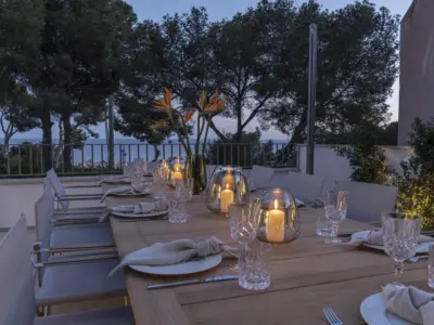 Villa Terrasse abends