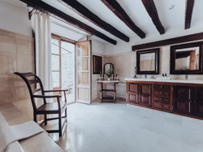 03 Bedroom 1 Bathroom