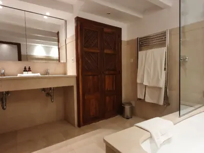 07 Bedroom 2 Bathroom