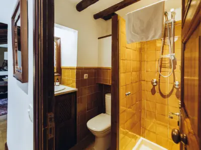 10 Bedroom 3 4 Apartment Bathroom