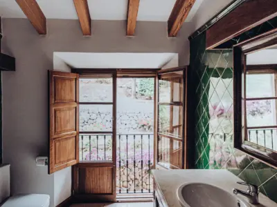 23 Bedroom 6 Bathroom