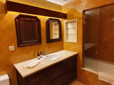 25 Bedroom 7 Bathroom