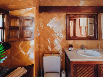 27 Bedroom 8 Bathroom