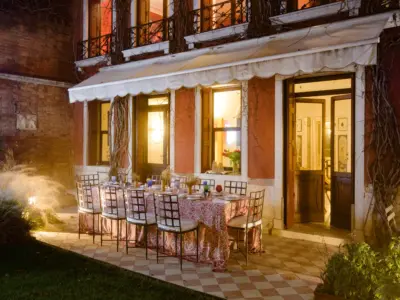 C Casetta Rossa outside dining night