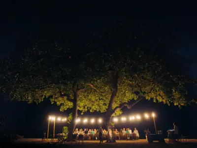8 Beach Dinner 3 Chloe Keleny