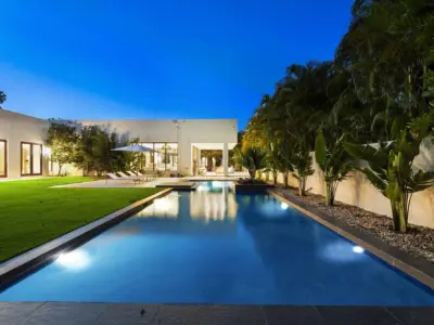 01 villa backyard pool