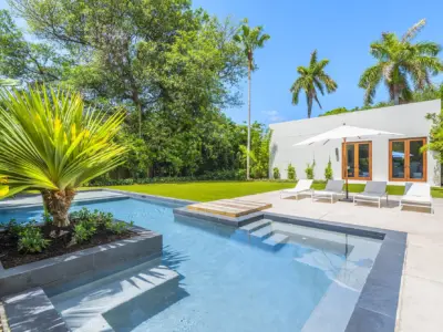 05 villa backyard pool
